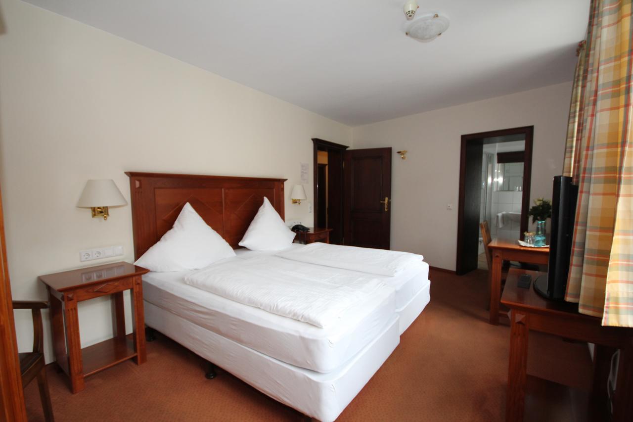Hotel Drei Linden 뤼넨 외부 사진